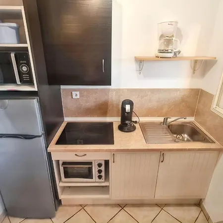 アパート Confortable A 22 M² + Terrasse C イエール